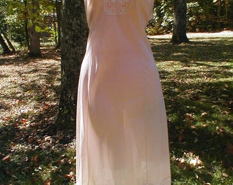 Vintage Bali Slip Size 36 *Palest Of Peach*