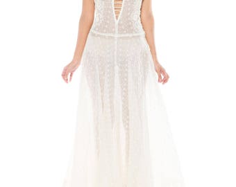 White Lace Gown Size: 4