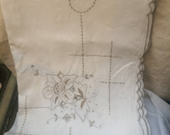 Vintage Embroidered/cut out linen tablecloth approx 120cm x 120cm