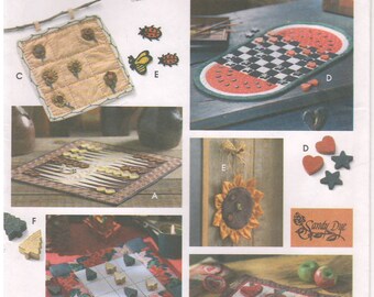 1995 - Simplicity 9517 Vintage Sewing Pattern Crafts Backgammon Checkers Tic Tac Toe Game Boards Cloth Sunflower Country Watermelon Uncut