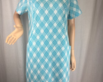 Cute 1960s Shift Dress w/ Peter Pan Collar