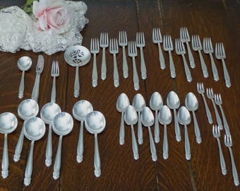 Vintage Danish Princess by Holmes & Edwards 1938, Holmes Edwards Danish Princess Silverware 38 Pieces