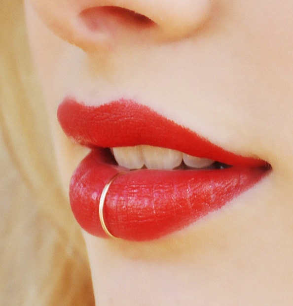 Fake Lip Piercing Ring Cuff Gold Hoop Zoom
