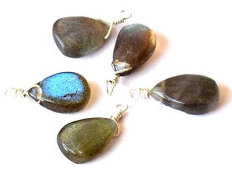 Gorgeous Labradorite bead on silver wire 1