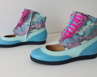 Model "seven" Pompsy pink black light (Collection 24 hours)