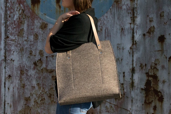 Felt LARGE TOTE with leather straps / 100% wool felt / wool felt bag / felt bag / felt tote / grey bag / handmade / made in Italy