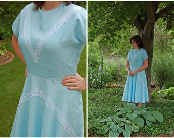 1940s Blue Lace Dress / Handmade 1940s-Style Dress / Formal / WWII / Tea Dress / Lace / Swing Dress / Size L-XL