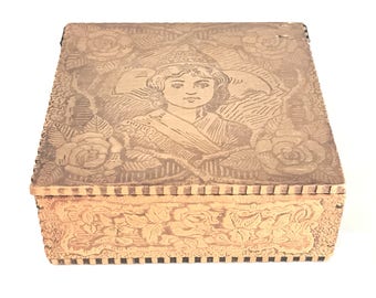 Art Nouveau Pyrography Flemish Princess Handkerchief Folk Art Box