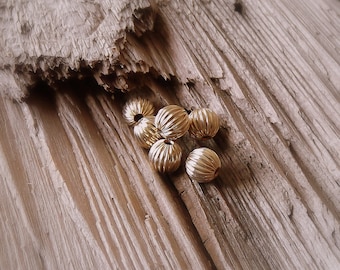 8mm Round Corrugated 14kt Gold Filled Vintage Beads. 7 Pieces.