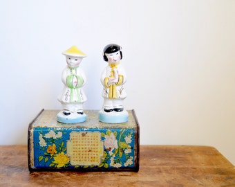 Chinese Salt & Pepper Shakers, Man / Woman China Figurines, Vintage Married Couple Statuettes, Asian Decorations, Oriental Decor, Boho Style