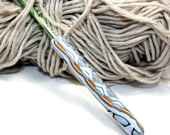 Polymer clay covered crochet hook, Boye I-9 or 5.25mm, ergonomic hook, decorative crochet hook, handmade design, ready to ship