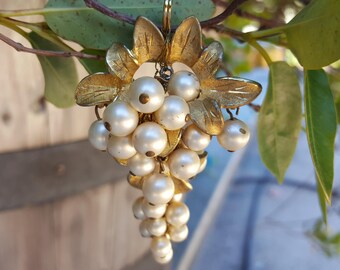 Dangling Grapes Brooch 1940's Vintage