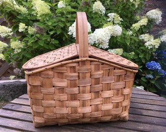 Vintage Picnic Hamper