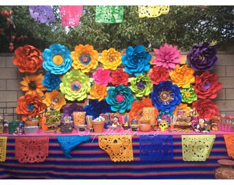 Set 0f 30 Paper flowers - Fiesta Backdrop