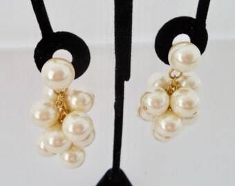 Vintage Faux Pearl Grape Cluster Earrings Statement Earrings Dangle Earrings Clip On Earrings Bridal Earrings Vintage Pearl Earrings