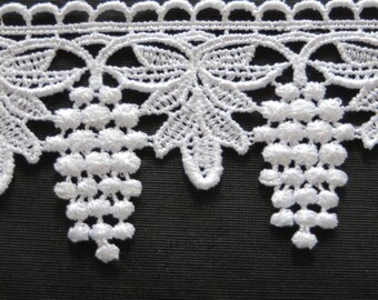 Grapes and Leaves Venise lace 4060