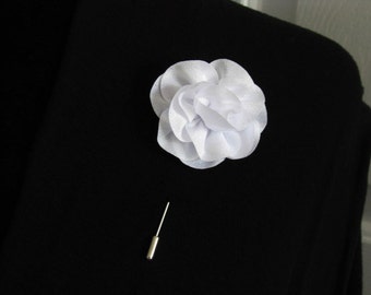 White lapel pin, mens boutonniere, grooms boutonniere, groomsmen, wedding lapel pin, mens lapel pin, lapel flower pin, corsage