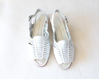 Vintage Naturalizer Size 7 White Leather Huaraches Flat Sandals