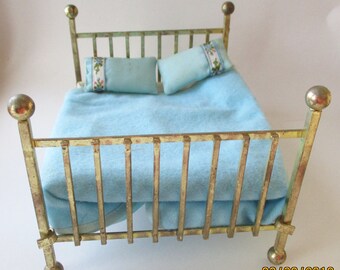 metal dollhouse bed