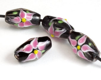 18mm Handmade Black Barrel with Pink Flowers (4 Pcs) #2826