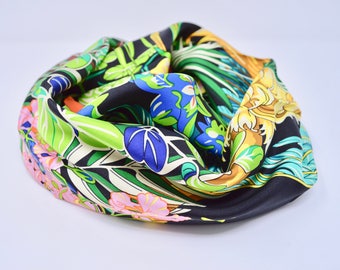 Green 100% silk scarf