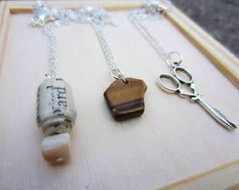 Rock paper scissors necklaces. 3 best friend necklaces. Set of 3 friendship necklaces. Best friend gift. Gift for her. Gift for mom.
