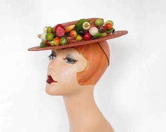 Vintage tilt hat, 1930s 1940s straw percher with fruit, Excellent