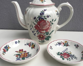 Villeroy Boch teapot and 2 Bowl