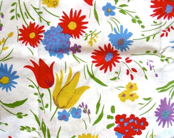 Vintage Feedsack Flour Sack Cotton Fabric - Glorious Flower Garden on White Background - 35 x 40