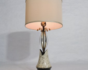 Vintage MCM era Hollywood Regency White Black Brass Ceramic Flower Table Lamp