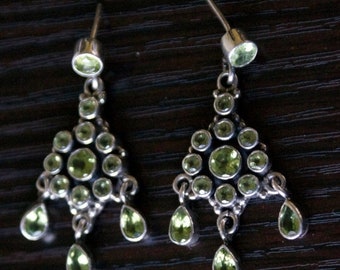 ON SALE Charming PERIDOT Silver Earrings