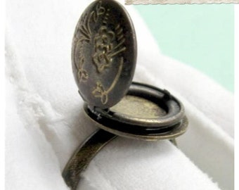 SALE Novelty Ring, Poison Ring, Poison Locket Ring, Novelty Jewelry, Gothic Ring,