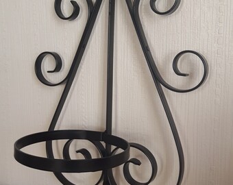 Wall mounted flower pot holder