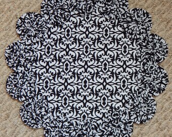Black and White Yo Yo Doily - 12"