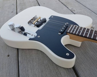 PIXELATOR Electric Ukulele - vanilla white. Handmade to order. Gig bag included