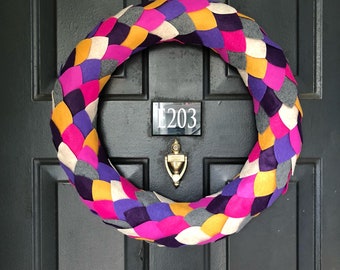 Modern Feather Wreath - 18"