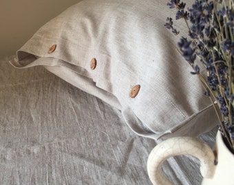 Buttoned linen pillowcase, linen pillowcase dress, pillow sham with wooden buttons, standard pillowshams, queen pillow shams, king shams