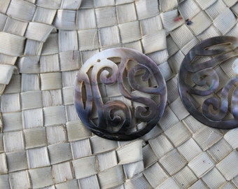 Medium spiral shaped Black-lip mother of pearl shell, mop pendant, black pearl, Tahitian dance costume, Polynesian dance costume