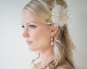 Wedding Hair Accessory, Feather Hair Clip, Wedding Fascinator, Bridal Feather Headpiece, Ivory and Light Gold - SIMONE