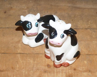 Salt and Pepper Shakers Cows - 1493