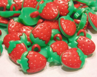 10 small strawberry buttons, 15 x 11 mm (29)