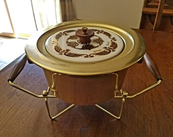 Vintage Georges Briard Pyrex Warming Cassrole with Cradle