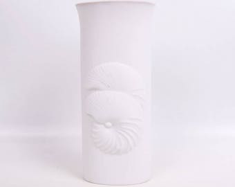 Vintage Conch Shell Vase Kyodoh Bussan Keep World Green 8 Inch Tall Fine Pottery Vase Yokkaichi Japan Ivory Flower Vase