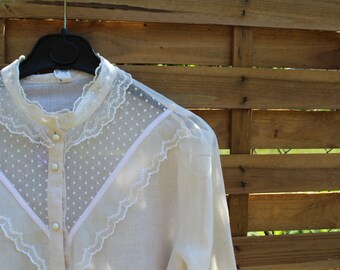 Vintage white lace collar shirt right light