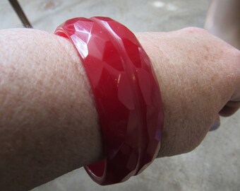 1950s Faceted Lipstick Wide Red Bakelite Bangle Tested