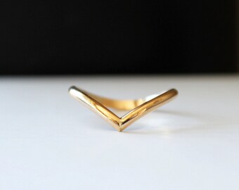 14kt Gold Filled Chevron Ring//Handcrafted//made to order//minimalist jewelry