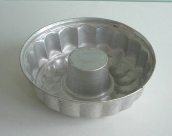 Vintage Metal Jello Mold Bundt Cake Pan