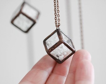 Terrarium necklace . Pressed flowers necklace. Baby's breath terrarium. Hanging terrarium. Botanical jewelry