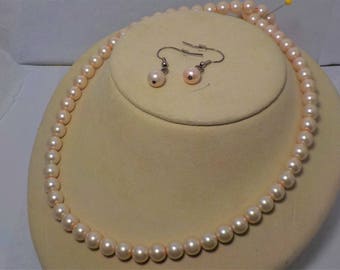 Pale peach pearl set