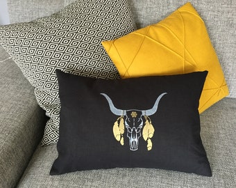 Cushion 30 x 50 Bull skull
